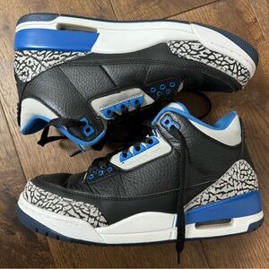Air Jordan 3 Retro Blue & black, men’s size 7.5. In really great condition!